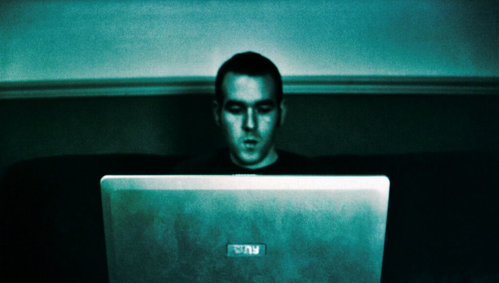 faq-368-1 Hanny on his laptop_MMVIII